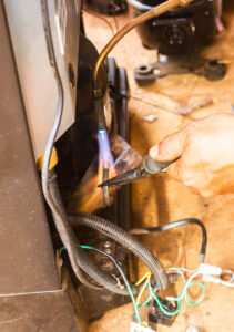 Buscando por Conserto de Adega Climatizada em Santo André? servico-conserto-geladeira