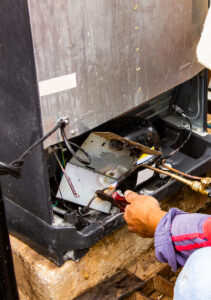 Buscando por Conserto de Adega Climatizada em Santo André? servico-conserto-geladeira (3)